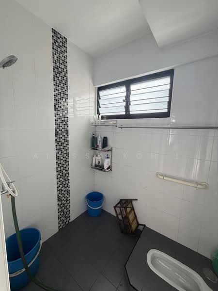 210 Bukit Batok Street 21, 210 Bukit Batok Street 21, Room Rental, 120 sqft, HDB Flat For Rent, by Alyssa Koh L X, 500174741 - Bathroom - PropertyGuru.com.sg