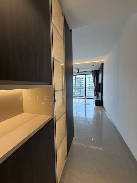 The Criterion, 7 Yishun Street 51, 3 Bedrooms, 893 sqft, Executive Condominium For Rent, by Evelyn Chen, 500174742 - Entrance hallway - PropertyGuru.com.sg