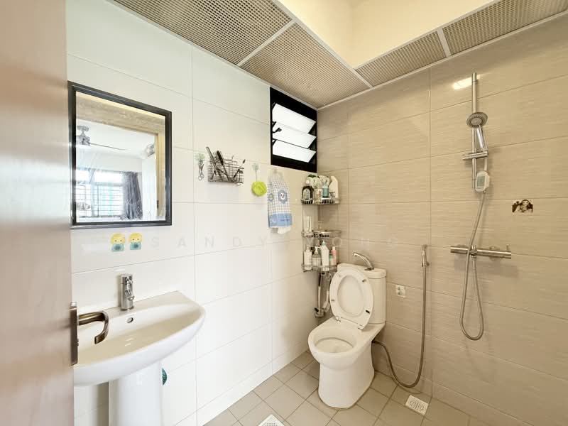 117A Canberra Crescent, 117A Canberra Crescent, 2 Bedrooms, 732 sqft, HDB Flat For Sale, by Sandy Yong, 500174758 - Master Bathroom - PropertyGuru.com.sg