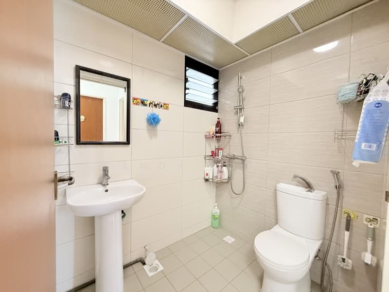 117A Canberra Crescent, 117A Canberra Crescent, 2 Bedrooms, 732 sqft, HDB Flat For Sale, by Sandy Yong, 500174758 - Common Bathroom - PropertyGuru.com.sg