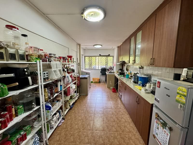 354 Clementi Avenue 2, 354 Clementi Avenue 2, 2 Bedrooms, 721 sqft, HDB Flat For Sale, by Amir Zalani, 500174772 - Kitchen - PropertyGuru.com.sg
