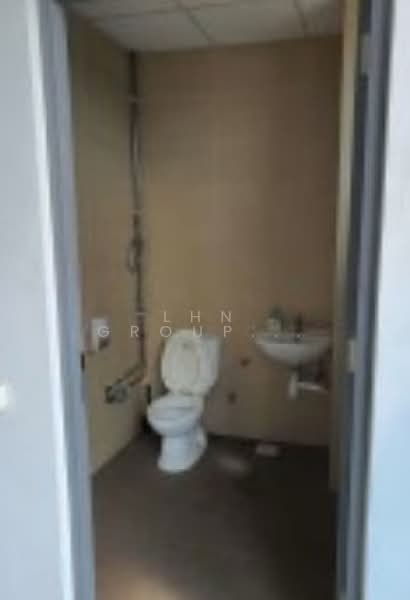 Space@Tampines, 18 Tampines Industrial Crescent, 1,400 sqft, Light Industrial (B1) For Rent, by LHN Group Pte Ltd, 500174793 - Bathroom - CommercialGuru.com.sg