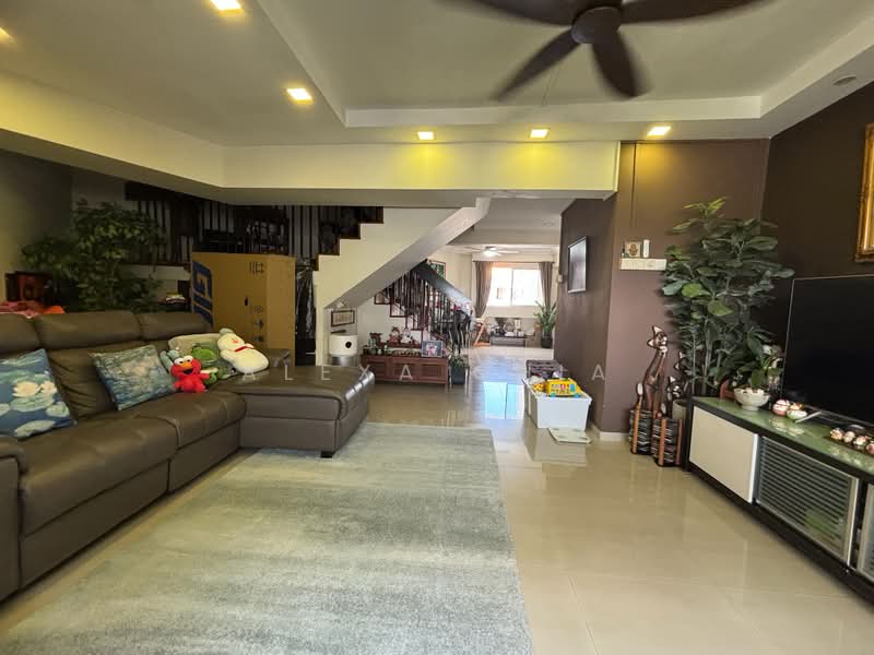 Rare Corridor Corner Executive Maisonette | 1,734 sqft | Very High Floor, 115 Clementi Street 13, 4 Bedrooms, 1,734 sqft, HDB Flat For Sale, by Alexa Chia, 500174810 - Living Room - PropertyGuru.com.sg
