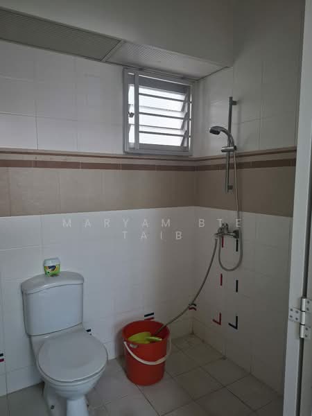 50 Commonwealth Drive, 50 Commonwealth Drive, 2 Bedrooms, 678 sqft, HDB Flat For Sale, by Maryam Bte Taib, 500174821 - Bathroom - PropertyGuru.com.sg