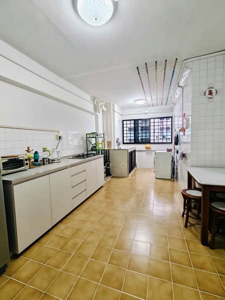 846 Tampines Street 82, 846 Tampines Street 82, 2 Bedrooms, 796 sqft, HDB Flat For Sale, by Lee Soo Kim, 500174826 - Kitchen - PropertyGuru.com.sg