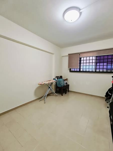846 Tampines Street 82, 846 Tampines Street 82, 2 Bedrooms, 796 sqft, HDB Flat For Sale, by Lee Soo Kim, 500174826 - Common bedroom - PropertyGuru.com.sg