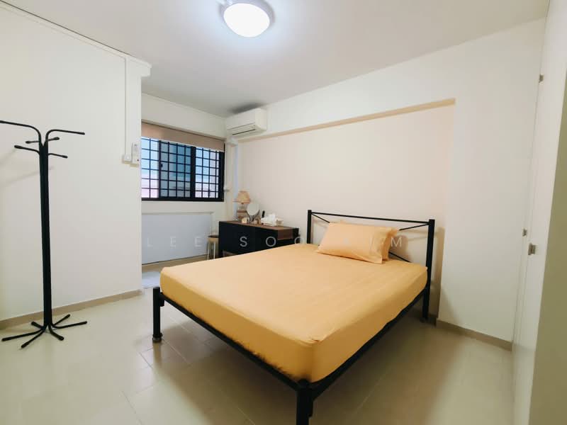 846 Tampines Street 82, 846 Tampines Street 82, 2 Bedrooms, 796 sqft, HDB Flat For Sale, by Lee Soo Kim, 500174826 - Master Bedroom - PropertyGuru.com.sg