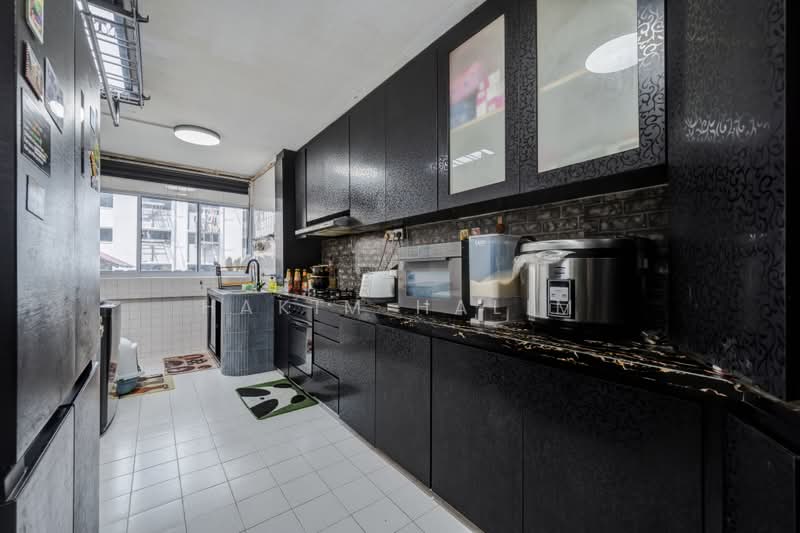 337 Hougang Avenue 7, 337 Hougang Avenue 7, 3 Bedrooms, 980 sqft, HDB Flat For Sale, by Hakim Halim, 500174827 - Kitchen - PropertyGuru.com.sg