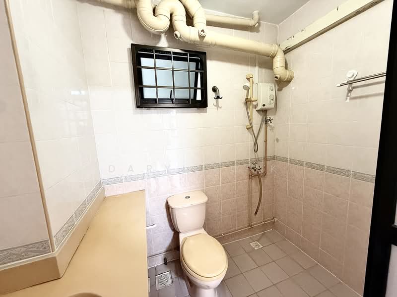 359 Admiralty Drive, 359 Admiralty Drive, 3 Bedrooms, 1,022 sqft, HDB Flat For Rent, by Daryl Lock, 500174831 - Master Bathroom - PropertyGuru.com.sg