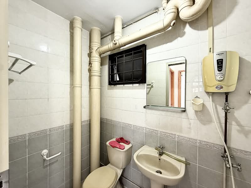 359 Admiralty Drive, 359 Admiralty Drive, 3 Bedrooms, 1,022 sqft, HDB Flat For Rent, by Daryl Lock, 500174831 - Common Bathroom - PropertyGuru.com.sg