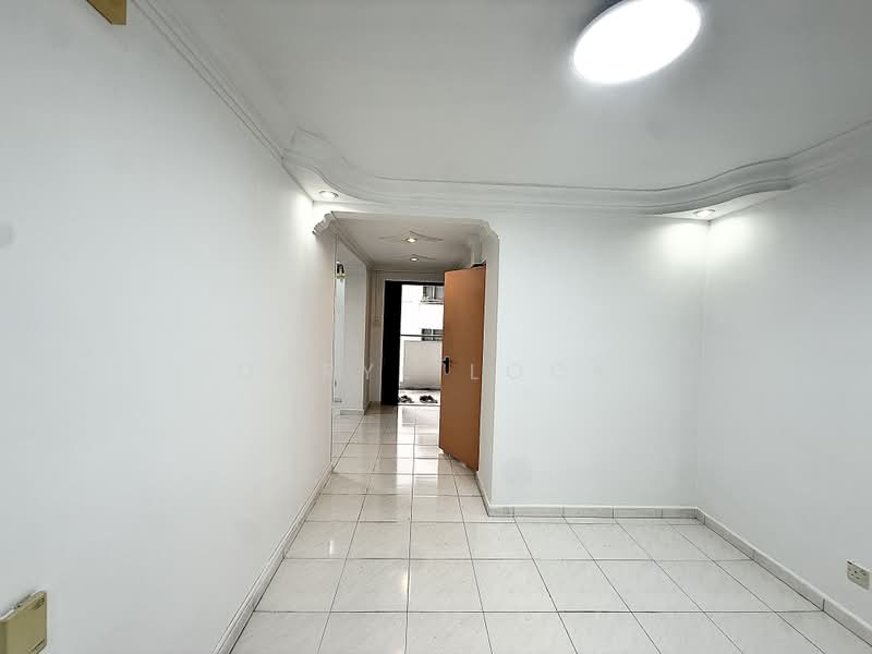 359 Admiralty Drive, 359 Admiralty Drive, 3 Bedrooms, 1,022 sqft, HDB Flat For Rent, by Daryl Lock, 500174831 - Living room & Entrance  - PropertyGuru.com.sg