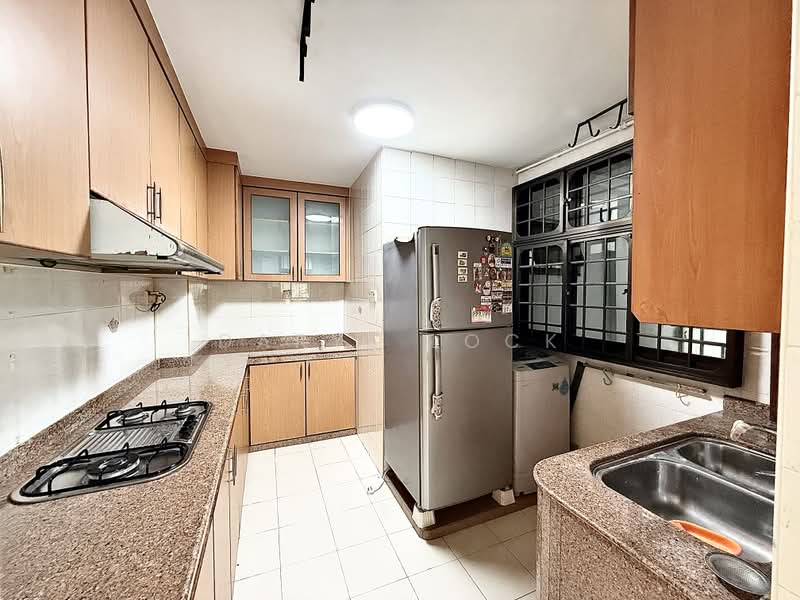 359 Admiralty Drive, 359 Admiralty Drive, 3 Bedrooms, 1,022 sqft, HDB Flat For Rent, by Daryl Lock, 500174831 - Kitchen - PropertyGuru.com.sg
