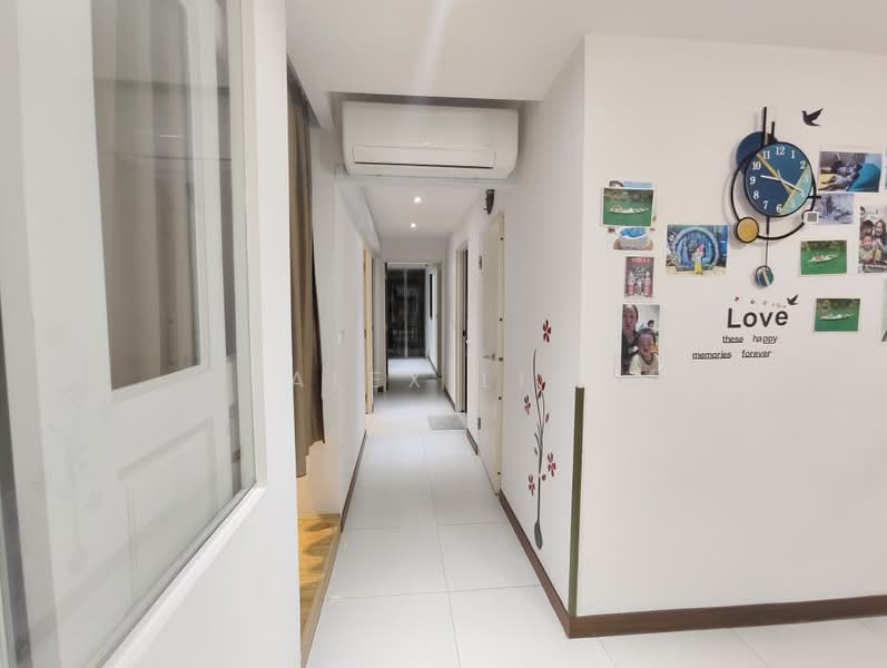 546C Segar Road, 546C Segar Road, 4 Bedrooms, 1,205 sqft, HDB Flat For Sale, by Alex Lim, 500174837 - Corridor - PropertyGuru.com.sg