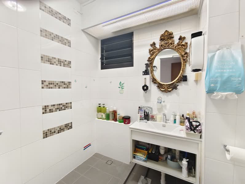 546C Segar Road, 546C Segar Road, 4 Bedrooms, 1,205 sqft, HDB Flat For Sale, by Alex Lim, 500174837 - Bathroom - PropertyGuru.com.sg