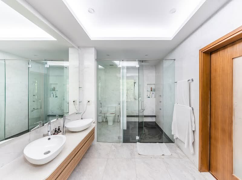 Yarwood Avenue, Yarwood Avenue, Binjai Park, King Albert Park, 6 Bedrooms, 9,279 sqft, Good Class Bungalow For Sale, by Boh Jennie, 500174840 - Bathroom - PropertyGuru.com.sg