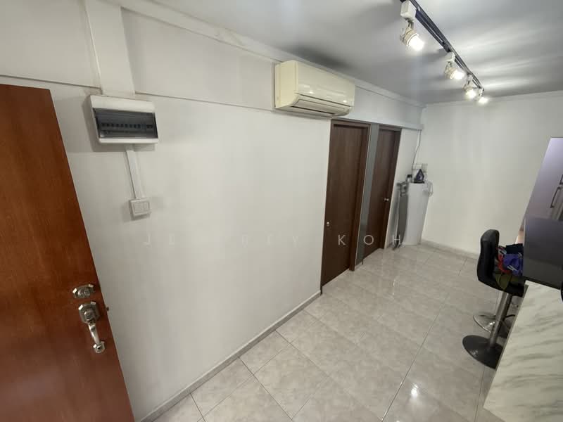4 Lorong Lew Lian, 4 Lorong Lew Lian, 2 Bedrooms, 689 sqft, HDB Flat For Sale, by Jeffrey Koh, 500174877 - Living Room - PropertyGuru.com.sg