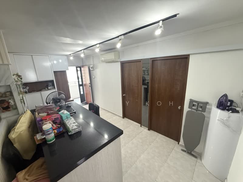 4 Lorong Lew Lian, 4 Lorong Lew Lian, 2 Bedrooms, 689 sqft, HDB Flat For Sale, by Jeffrey Koh, 500174877 - Living Room - PropertyGuru.com.sg