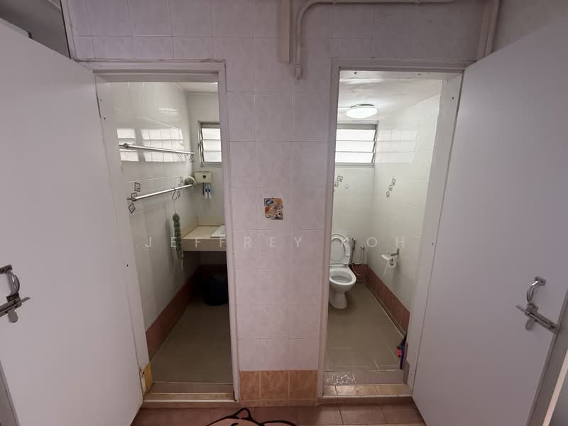 4 Lorong Lew Lian, 4 Lorong Lew Lian, 2 Bedrooms, 689 sqft, HDB Flat For Sale, by Jeffrey Koh, 500174877 - Bathroom - PropertyGuru.com.sg