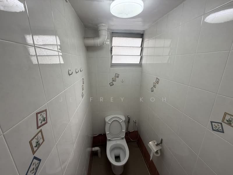 4 Lorong Lew Lian, 4 Lorong Lew Lian, 2 Bedrooms, 689 sqft, HDB Flat For Sale, by Jeffrey Koh, 500174877 - Bathroom - PropertyGuru.com.sg