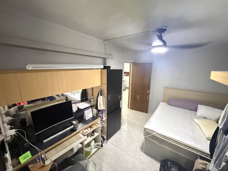 4 Lorong Lew Lian, 4 Lorong Lew Lian, 2 Bedrooms, 689 sqft, HDB Flat For Sale, by Jeffrey Koh, 500174877 - Bedroom - PropertyGuru.com.sg