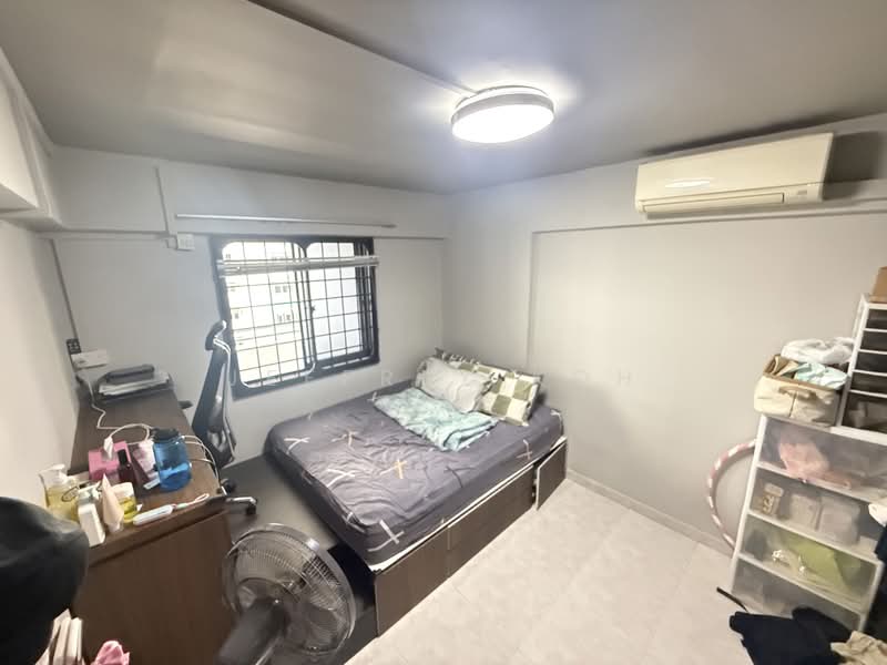 4 Lorong Lew Lian, 4 Lorong Lew Lian, 2 Bedrooms, 689 sqft, HDB Flat For Sale, by Jeffrey Koh, 500174877 - Bedroom - PropertyGuru.com.sg