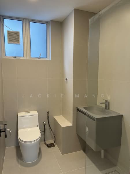Kum Hing Court, 36 Tomlinson Road, 3 Bedrooms, 1,625 sqft, Apartment For Rent, by Jackie Mang, 500174912 - Bathroom - PropertyGuru.com.sg