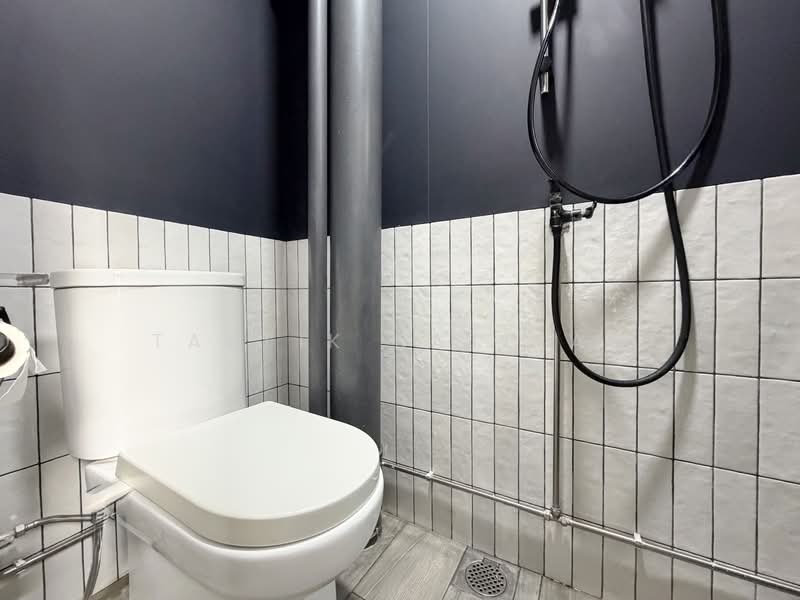 469 Jurong West Street 41, 469 Jurong West Street 41, 3 Bedrooms, 1,603 sqft, HDB Flat For Sale, by Taufik Batisah, 500174930 - Bathroom Level 1 - PropertyGuru.com.sg