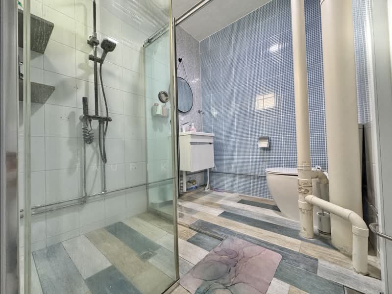 469 Jurong West Street 41, 469 Jurong West Street 41, 3 Bedrooms, 1,603 sqft, HDB Flat For Sale, by Taufik Batisah, 500174930 - Bathroom Level 2 - PropertyGuru.com.sg