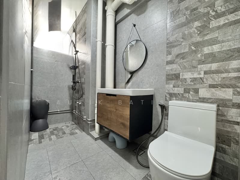 469 Jurong West Street 41, 469 Jurong West Street 41, 3 Bedrooms, 1,603 sqft, HDB Flat For Sale, by Taufik Batisah, 500174930 - Bathroom Level 2 - PropertyGuru.com.sg