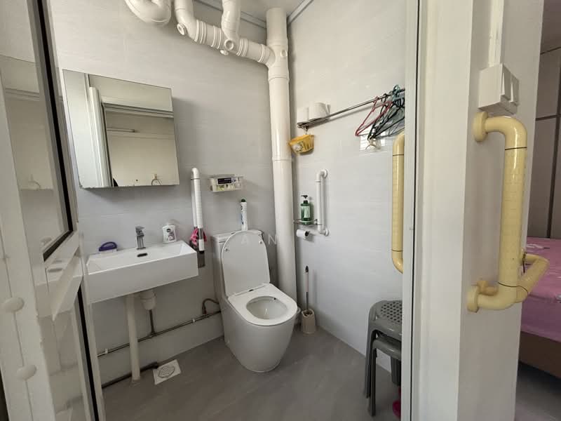 417 Pasir Ris Drive 6, 417 Pasir Ris Drive 6, Room Rental, 260 sqft, HDB Flat For Rent, by Sean NG, 500174968 - Bathroom - PropertyGuru.com.sg