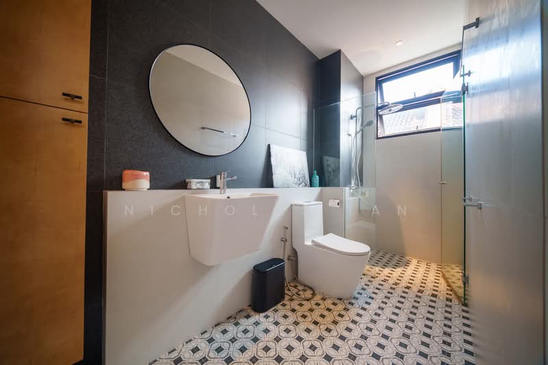 Century Woods, Woodgrove walk, 4 Bedrooms, 3,000 sqft, Terraced House For Sale, by Nicholas Tan, 500174974 - Bathroom - PropertyGuru.com.sg