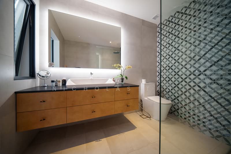 Century Woods, Woodgrove walk, 4 Bedrooms, 3,000 sqft, Terraced House For Sale, by Nicholas Tan, 500174974 - Bathroom - PropertyGuru.com.sg