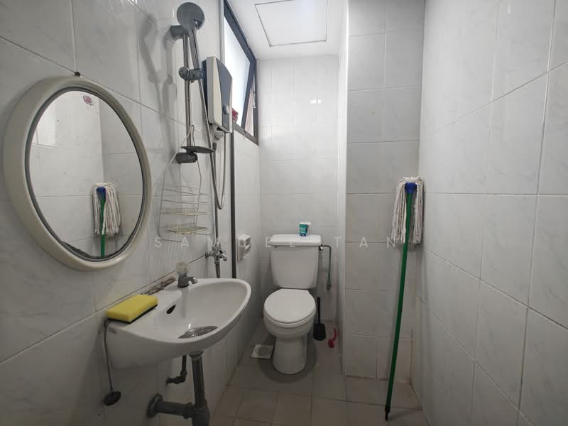 Parc Oasis, 45 Jurong East Avenue 1, Room Rental, 100 sqft, Condominium For Rent, by Samuel Tan, 500174977 - Shared Bathroom 2 - PropertyGuru.com.sg