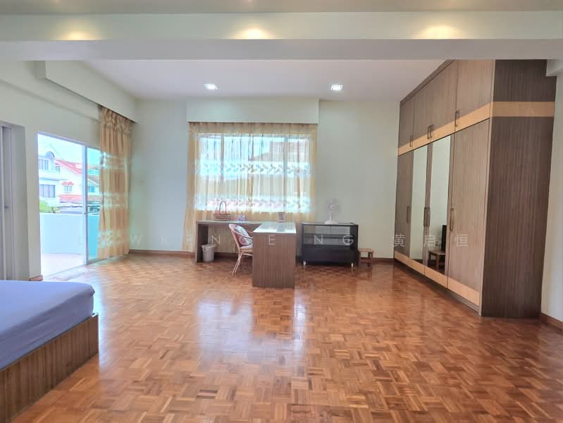 2 Storey Detached House on big rectangular plot for Sale, Jalan Krian, 4 Bedrooms, 6,000 sqft, Detached House For Sale, by Lawrence Ng 黄启恒, 500174990 - Second Level Master Bedroom - PropertyGuru.com.sg