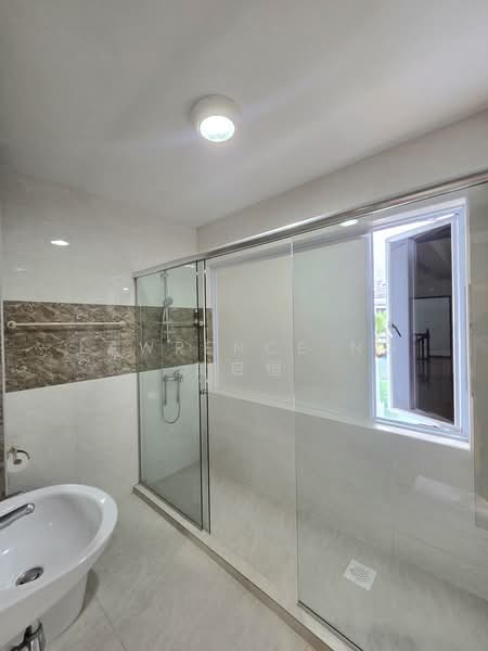 2 Storey Detached House on big rectangular plot for Sale, Jalan Krian, 4 Bedrooms, 6,000 sqft, Detached House For Sale, by Lawrence Ng 黄启恒, 500174990 - Second Level Master Bathroom - PropertyGuru.com.sg