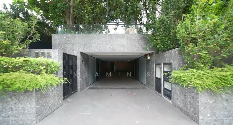 CONTEMPORARY BUNGALOW IN GOODMAN ROAD ENCLAVE, 1km to Kong Hwa and Tanjong Katong Primary Schools, 5 Bedrooms, 7,000 sqft, Bungalow House For Sale, by Benjamin Soh, 500174993 - Entrance - PropertyGuru.com.sg