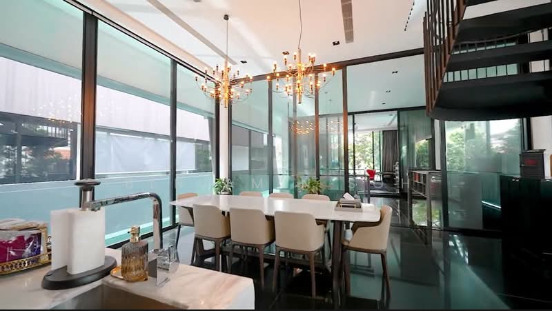 CONTEMPORARY BUNGALOW IN GOODMAN ROAD ENCLAVE, 1km to Kong Hwa and Tanjong Katong Primary Schools, 5 Bedrooms, 7,000 sqft, Bungalow House For Sale, by Benjamin Soh, 500174993 - Dining Room - PropertyGuru.com.sg