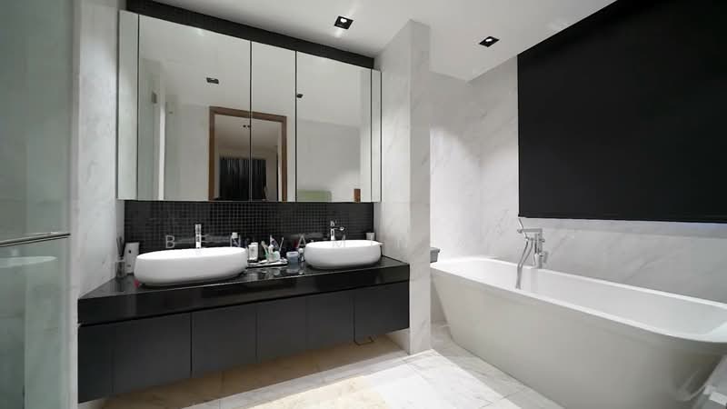 CONTEMPORARY BUNGALOW IN GOODMAN ROAD ENCLAVE, 1km to Kong Hwa and Tanjong Katong Primary Schools, 5 Bedrooms, 7,000 sqft, Bungalow House For Sale, by Benjamin Soh, 500174993 - Bathroom - PropertyGuru.com.sg