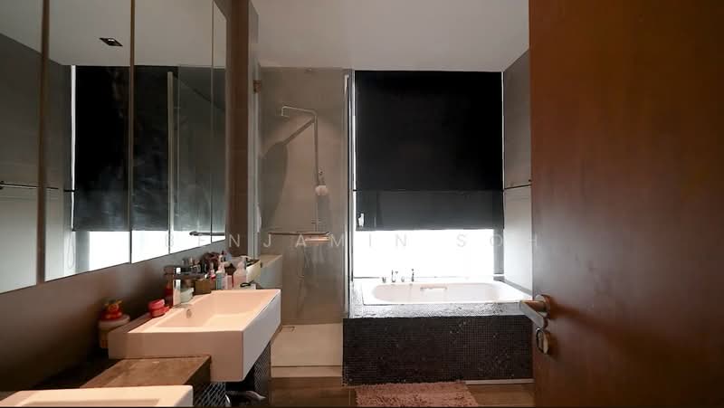 CONTEMPORARY BUNGALOW IN GOODMAN ROAD ENCLAVE, 1km to Kong Hwa and Tanjong Katong Primary Schools, 5 Bedrooms, 7,000 sqft, Bungalow House For Sale, by Benjamin Soh, 500174993 - Bathroom - PropertyGuru.com.sg