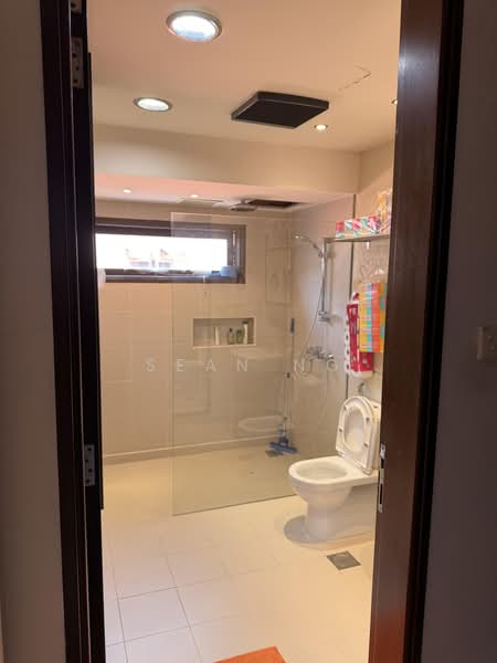 Elliot Road/Elliot Walk, , 4 Bedrooms, 4,600 sqft, Semi-Detached House For Sale, by Sean Ng, 500174994 - Bathroom - PropertyGuru.com.sg