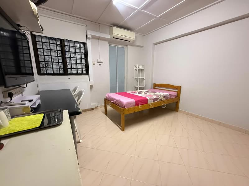 303 Bukit Batok Street 31, 303 Bukit Batok Street 31, Room Rental, 200 sqft, HDB Flat For Rent, by Nigel Eng, 500175004 - Bedroom - PropertyGuru.com.sg