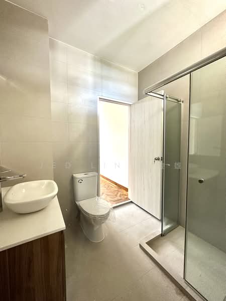 Orange Regency, 101 Fernhill Road, 3 Bedrooms, 2,422 sqft, Apartment For Rent, by Jed Lin 林俊雄, 500175009 - Bathroom - PropertyGuru.com.sg