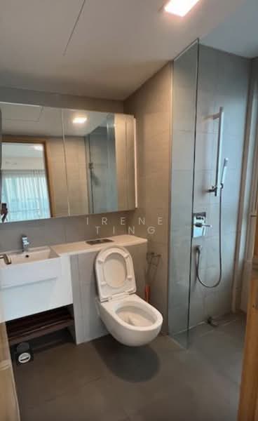 Eight Riversuites, 2 Whampoa East, 3 Bedrooms, 980 sqft, Condominium For Sale, by Irene Ting, 500175011 - Bathroom - PropertyGuru.com.sg