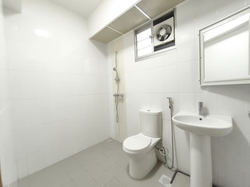 107B Canberra Street, 107B Canberra Street, 3 Bedrooms, 1,001 sqft, HDB Flat For Sale, by Li Zhen Tan, 500175015 - Bathroom - PropertyGuru.com.sg