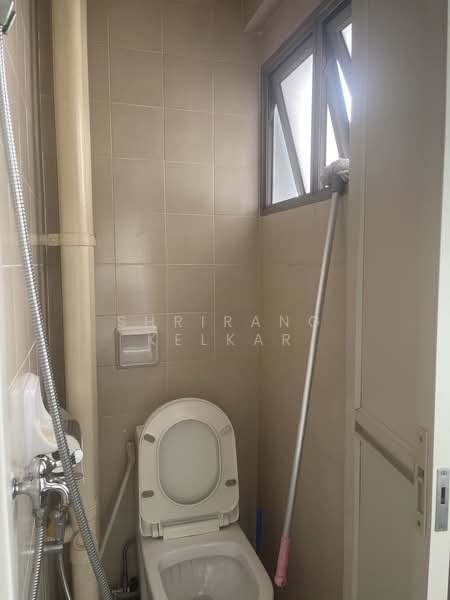 Parc Vista, 462 Corporation Road, 3 Bedrooms, 1,259 sqft, Condominium For Sale, by Shrirang Kelkar, 500175021 - Helper Bathroom - PropertyGuru.com.sg
