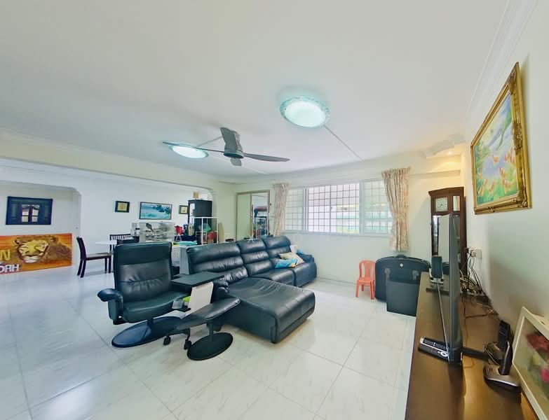664 Yishun Avenue 4, 664 Yishun Avenue 4, 6 Bedrooms, 1,765 sqft, HDB Flat For Sale, by Alex Ong, 500175029 - Living Room - PropertyGuru.com.sg