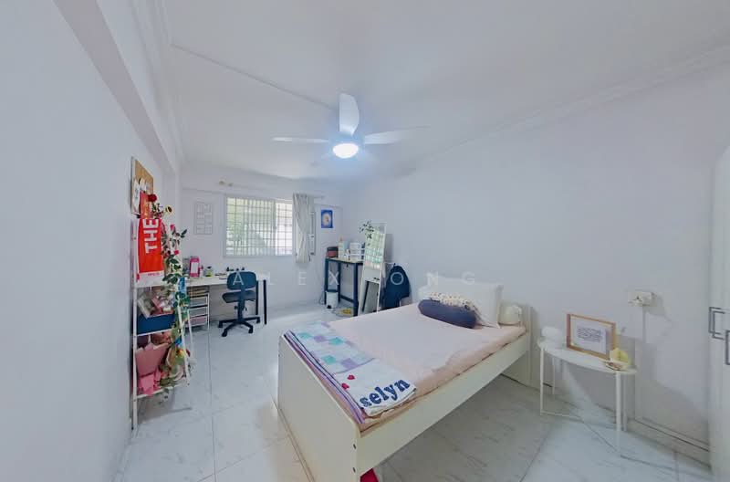 664 Yishun Avenue 4, 664 Yishun Avenue 4, 6 Bedrooms, 1,765 sqft, HDB Flat For Sale, by Alex Ong, 500175029 - Bedroom - PropertyGuru.com.sg