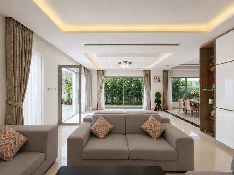 Wide Frontage Semi-D with basement, lift, and 6 ensuites near Serangoon Gardens Circle, Wide Frontage Semi-D with basement, lift, and 6 ensuites near Serangoon Gardens Circle, 7 Bedrooms, 5,880 sqft, Semi-Detached House For Sale, by William Hong, 500175032 - Living Room - PropertyGuru.com.sg