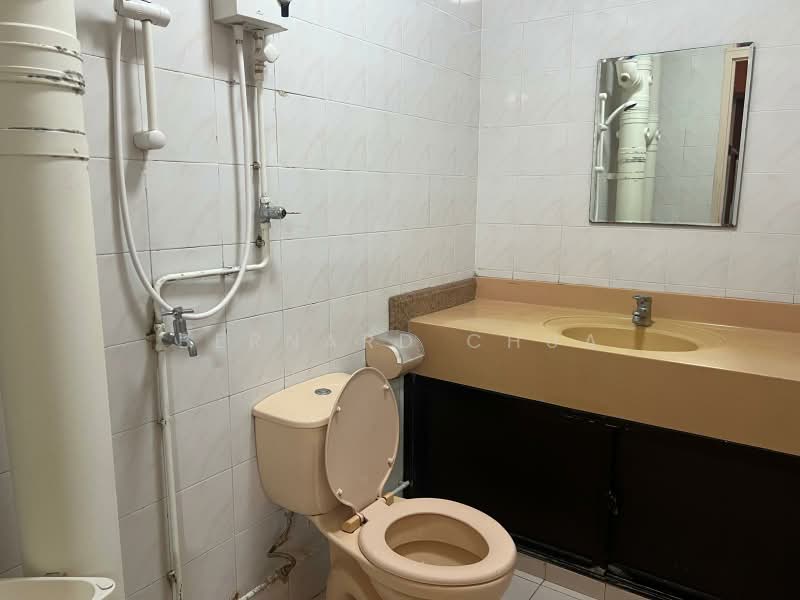 287C Jurong East Street 21, 287C Jurong East Street 21, 3 Bedrooms, 1,550 sqft, HDB Flat For Rent, by Bernard Chua, 500175049 - Bathroom - PropertyGuru.com.sg