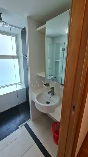 Parc Emily, 5 Mount Emily Road, 2 Bedrooms, 893 sqft, Condominium For Sale, by David King, 500175061 - Bathroom - PropertyGuru.com.sg